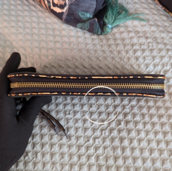 Louis Vuitton Wild At Heart Black Empreinte Zippy - Picture 4 of 17